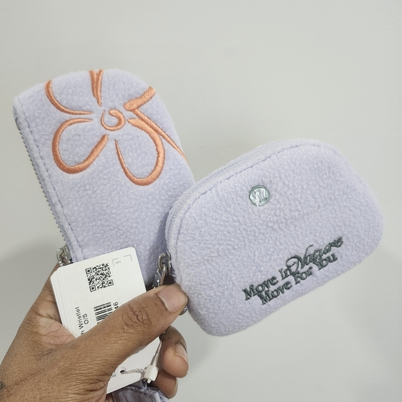 NWT DUAL POUCH WRISTLET in SOFT FLEECE - Picture 6 of 6